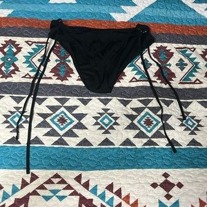 New shade and shore, size medium swim bottoms with open crisscross strings